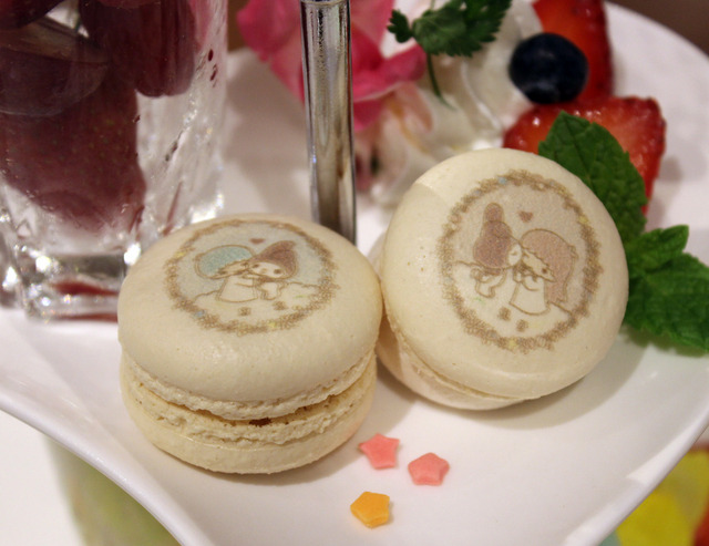 「オシャレにお祝いデザートタワー」のマカロン