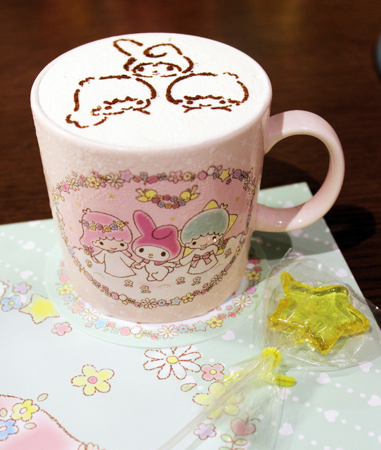 「星のステッキ付きホットラテ」