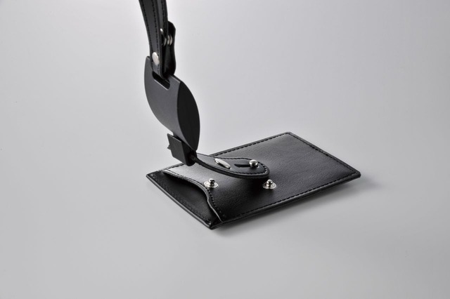 本体裏側にあるホックを調整することで、縦型・横型どちらにも対応できる