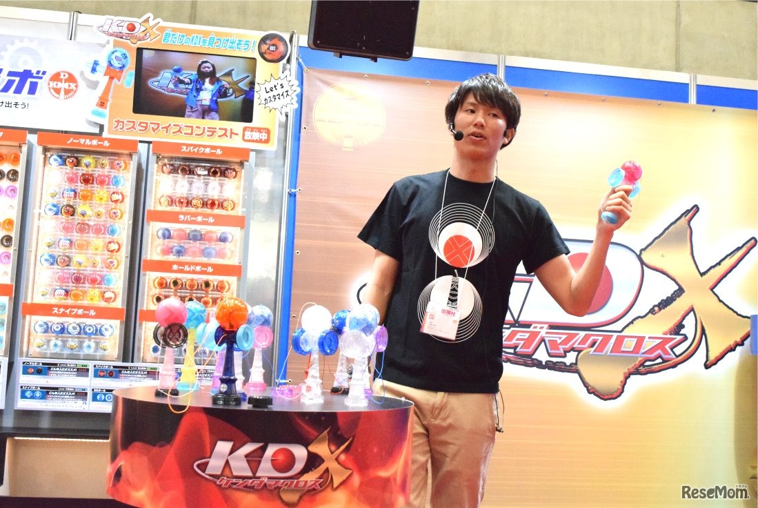 パーツの組み換えができるけん玉「ケンダマクロス」（バンダイ）