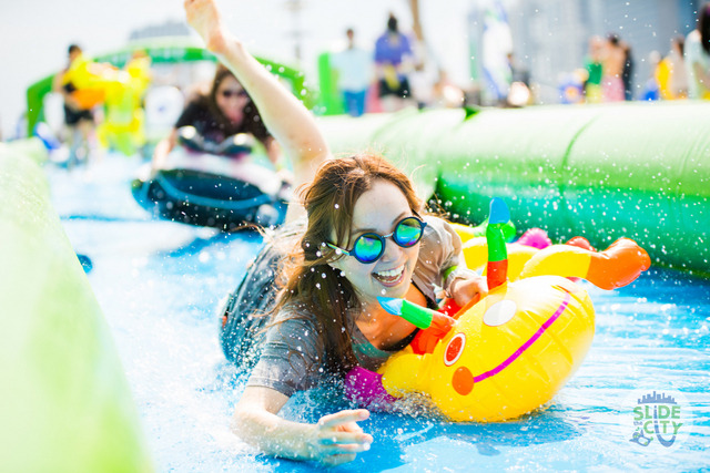 お台場に全長300mのウォータースライダーが出現！「スライド・ザ・シティ」第2弾開催