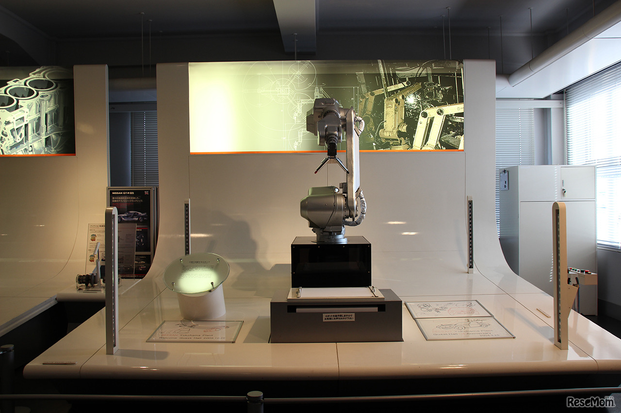 日産エンジンミュージアム内　お絵かきロボット