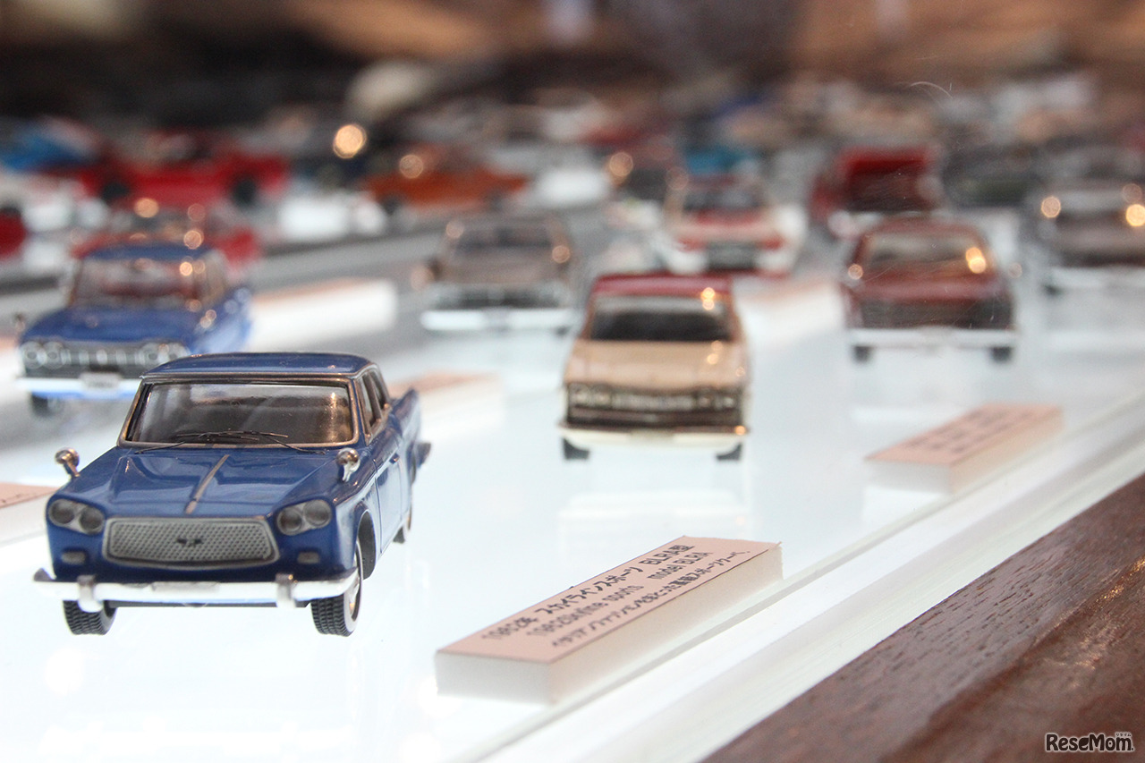 歴代の日産車がミニチュアに