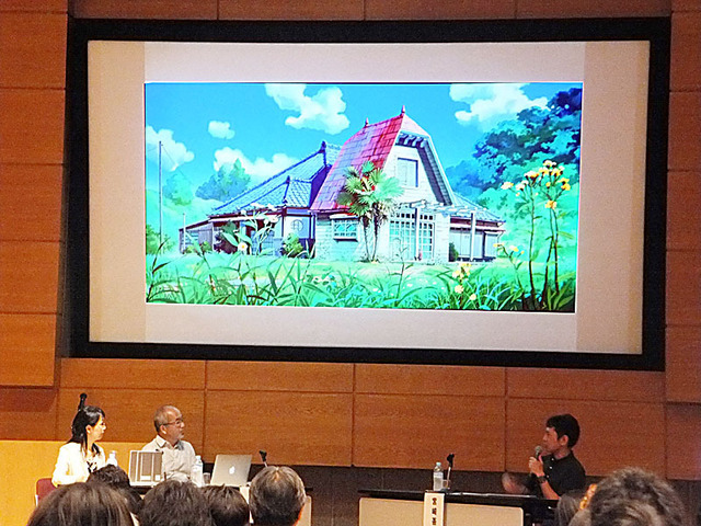 ３人の後方に見えるのは愛・地球博で再現された「サツキとメイの家」（『となりのトトロ』から）