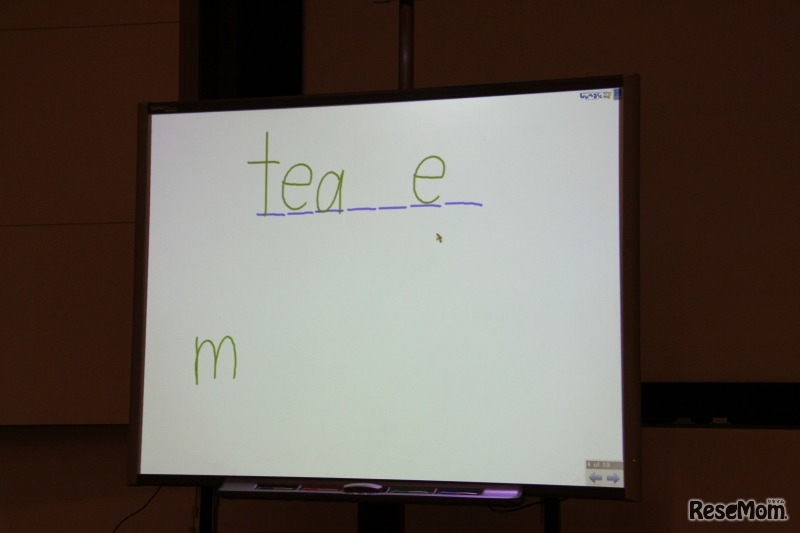 書いた文字を動かしながら「ハングマン」ゲーム。ハングマンゲームは、英語圏の国では古典的な単語のスペル当てゲーム