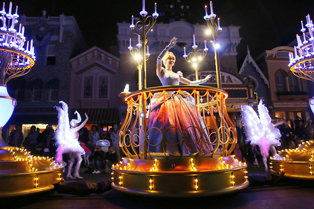 「ディズニー・ペイント・ザ・ナイト(C) Disney