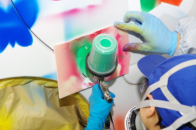 塗装体験の様子（ノヴェル キッズドリームプロジェクト）