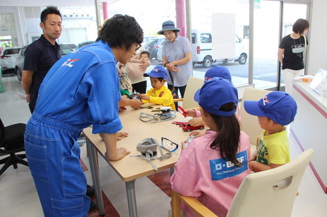 比色体験の様子（ノヴェル キッズドリームプロジェクト）