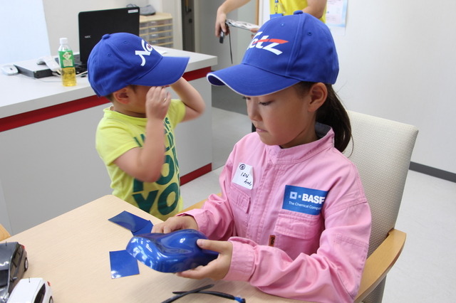 比色体験の様子（ノヴェル キッズドリームプロジェクト）