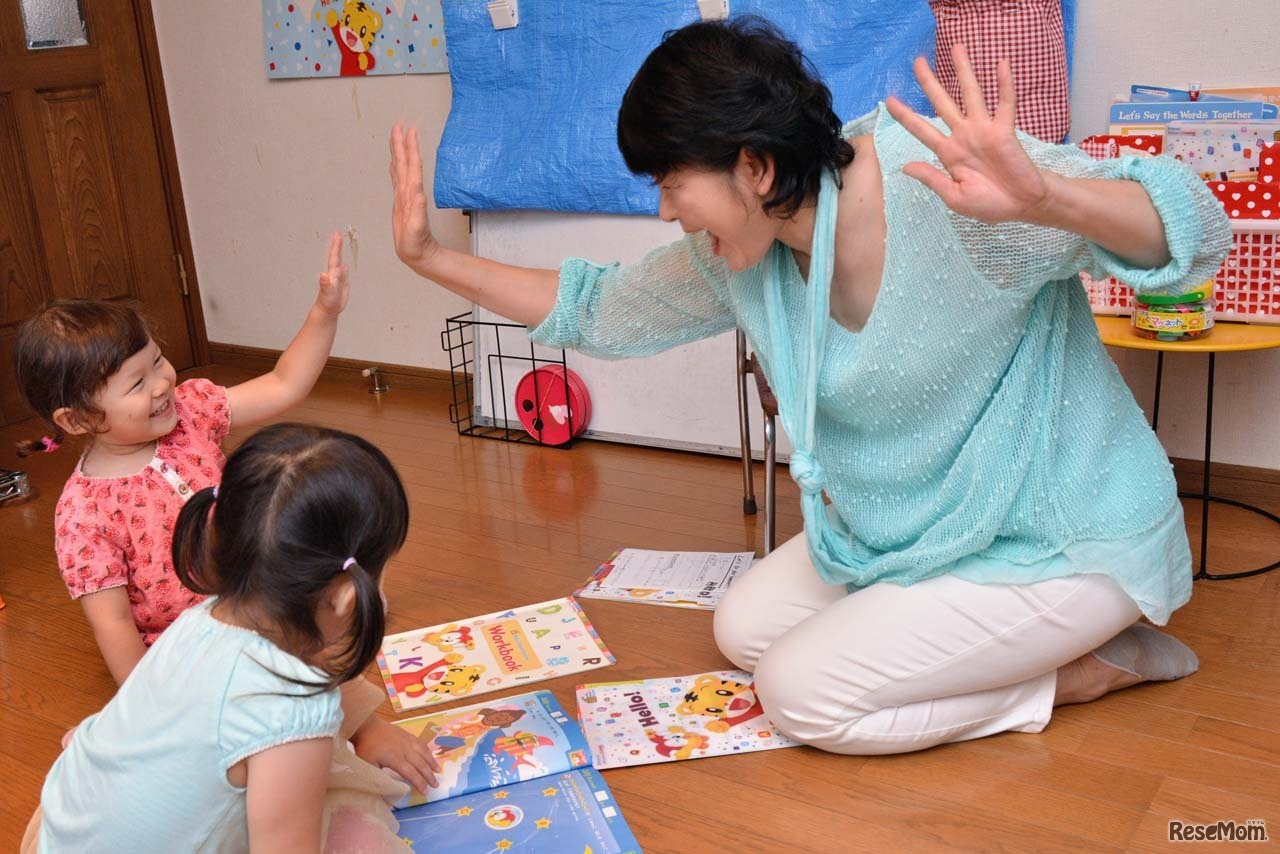 うまくできて笑顔でハイタッチ