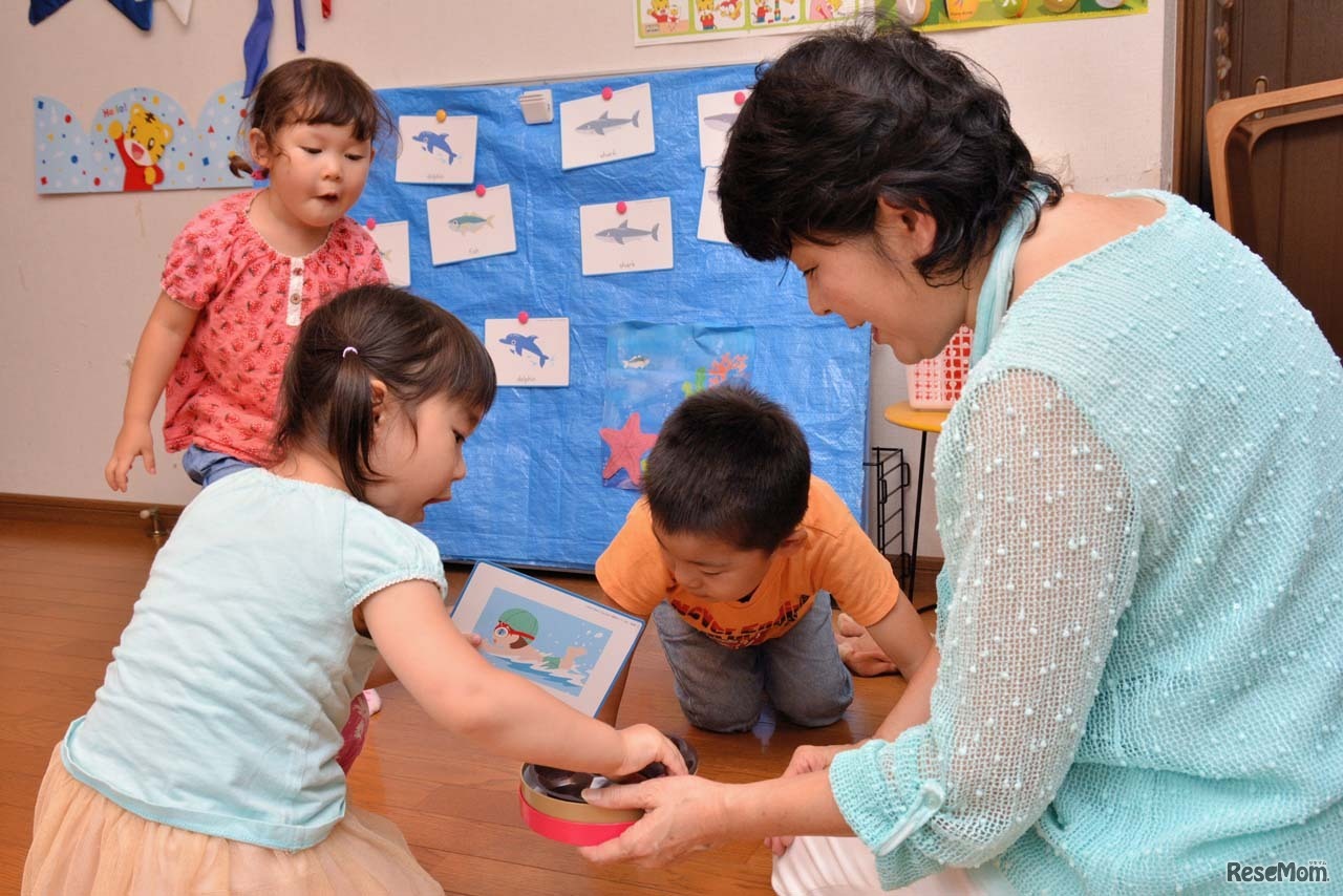 イラストの入った単語カードを使ってゲーム形式で楽しく