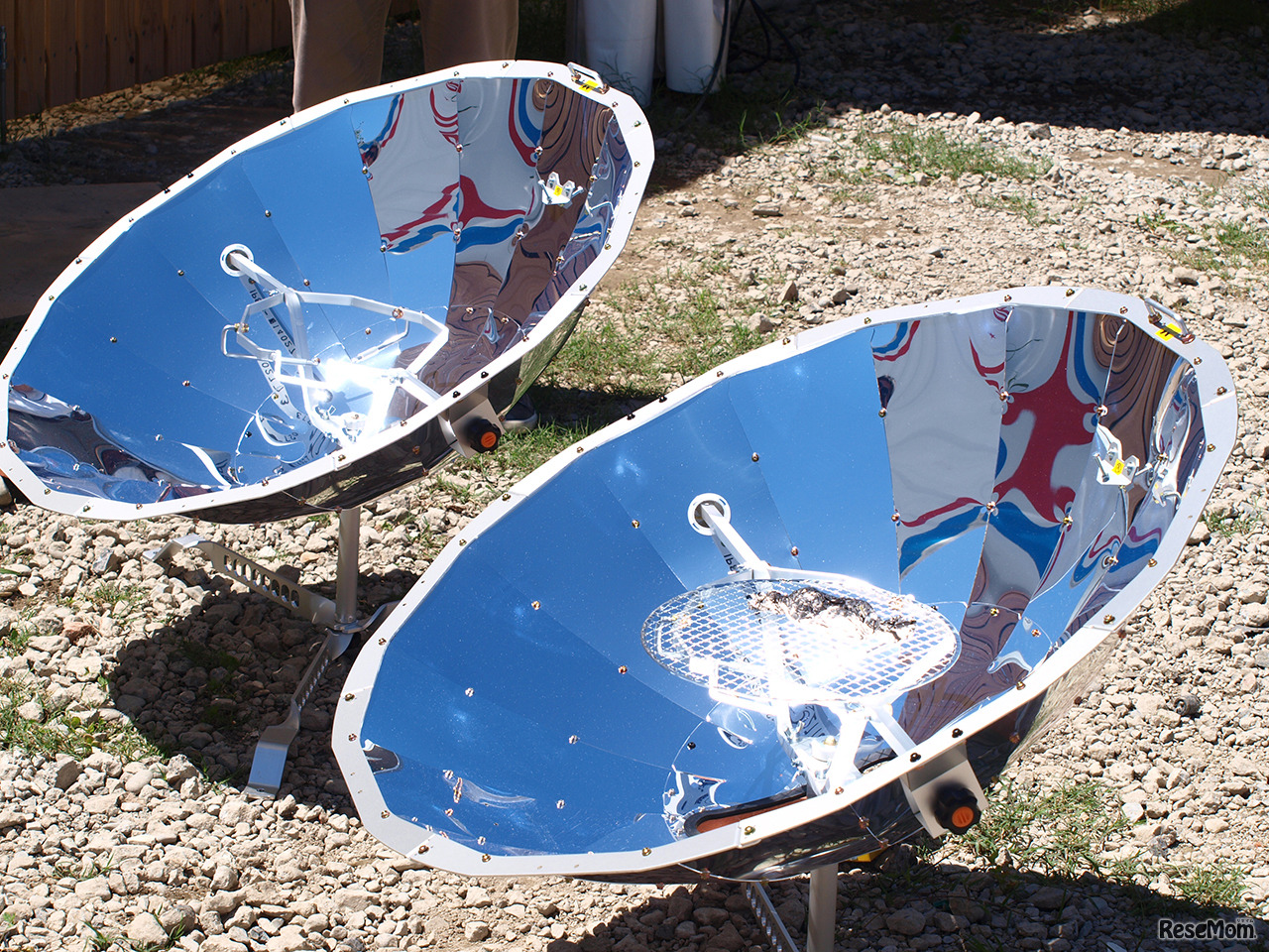 パラボラ型ソーラークッカー「かるぴか」