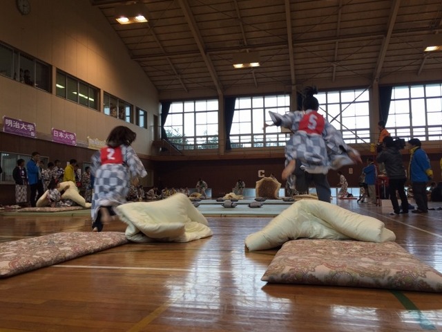 修学旅行でおなじみ「まくら投げ」がスポーツに…全国大会やプレイベント開催