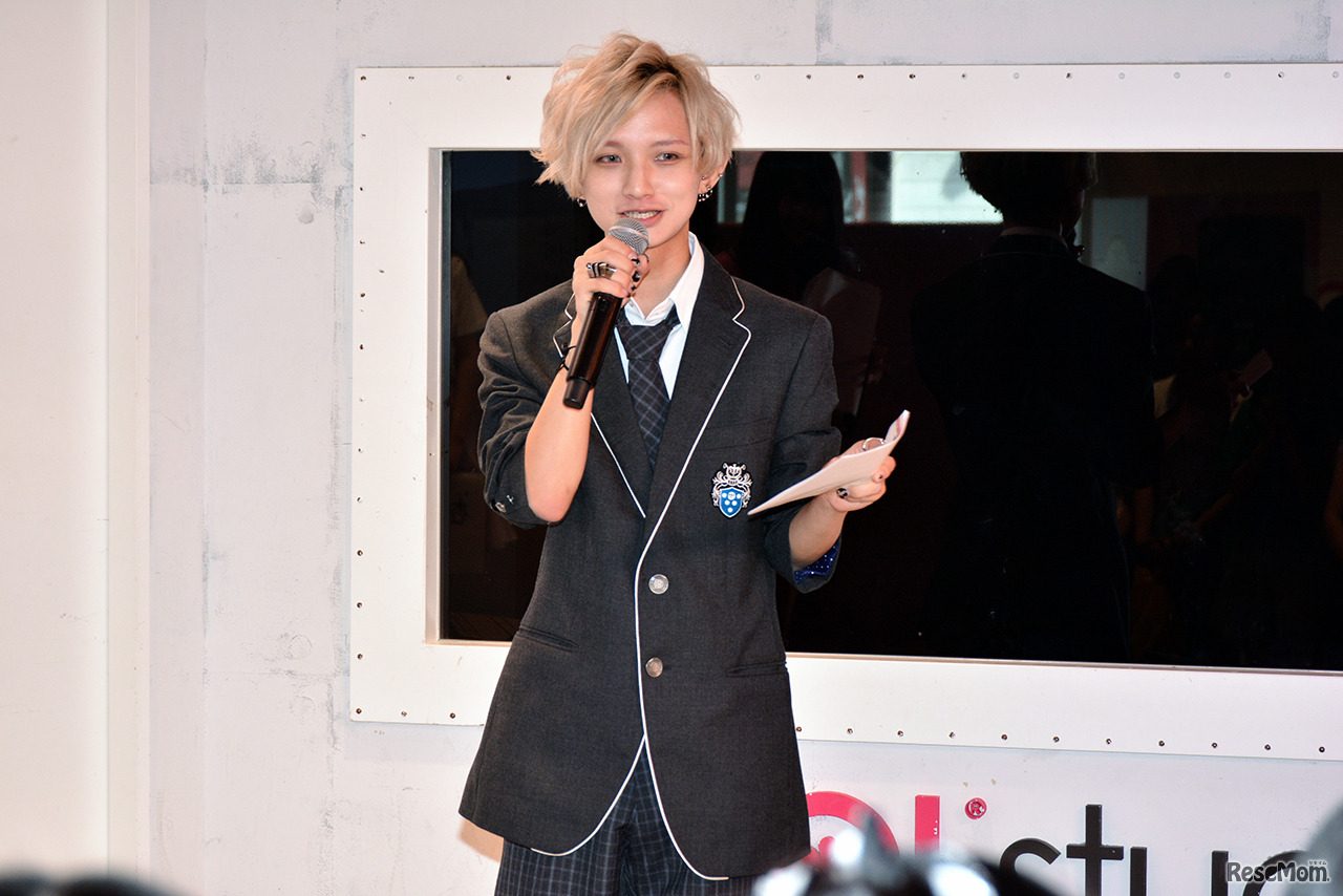 特別ゲストとしてネオイケメンの“とまん”くんがルネ高の制服で登壇