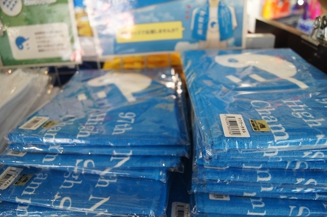 甲子園球場内のオフィシャルグッズショップ