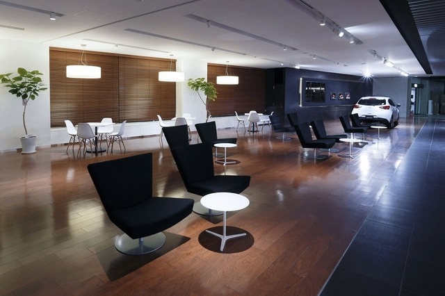 マツダ 本社ロビー