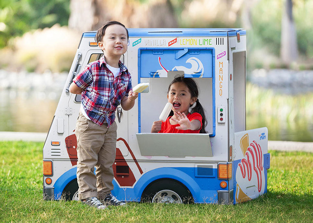 マンス・スワンバーグ（Mans Swanberg）が手掛ける、安心・安全の子供用ダンボール製トラック「OTO」