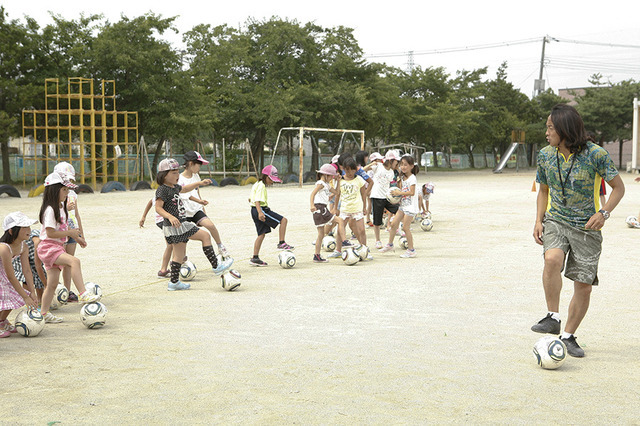 サッカー教室ではゲームの他、様々なプログラムが行われた