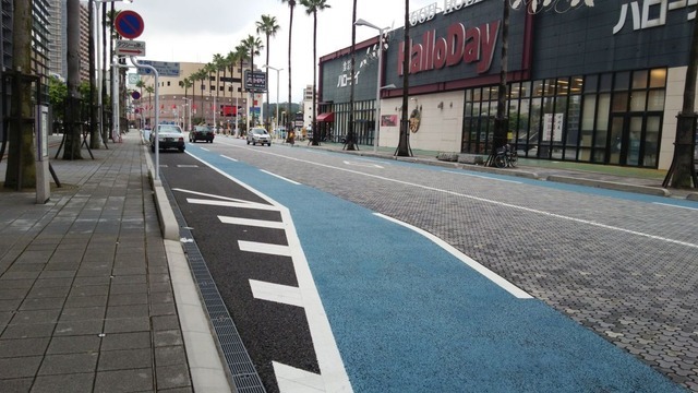 自転車通行帯の整備も進みつつあるが、運転する本人の行動、心がけの大切さに変わりはない