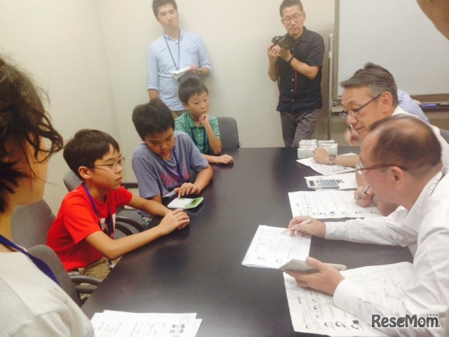 企業活性化センターでの子ども起業塾のようす