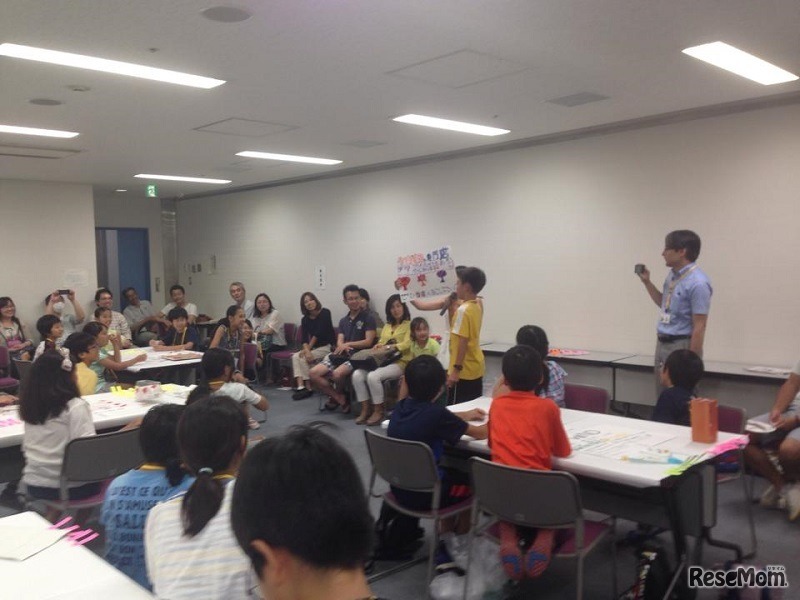 企業活性化センターでの子ども起業塾のようす