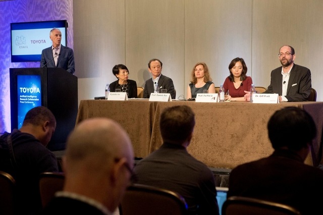 記者会見の様子