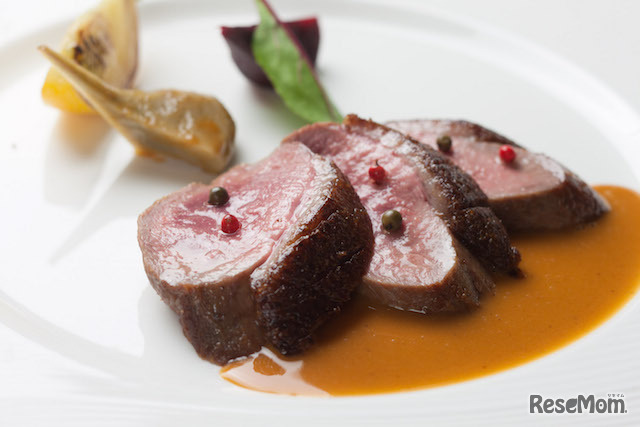 食事は3つのレストランから選択