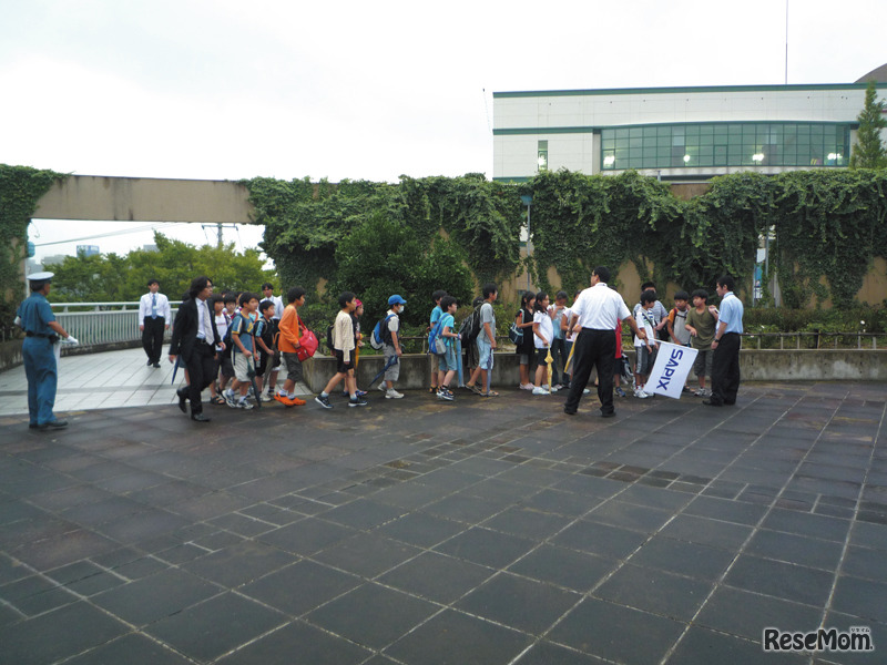 防災訓練を定期的に実施。避難場所まで実際に歩き避難経路を確認