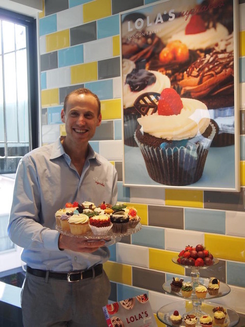 ローラズ・カップケーキ代表取締役のアッシャー・バドウィグ