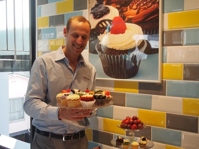 ローラズ・カップケーキ代表取締役のアッシャー・バドウィグ