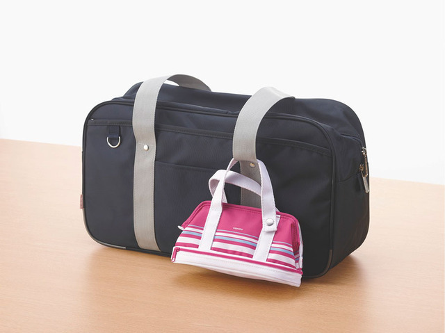 簡単にバッグに取り付けられる