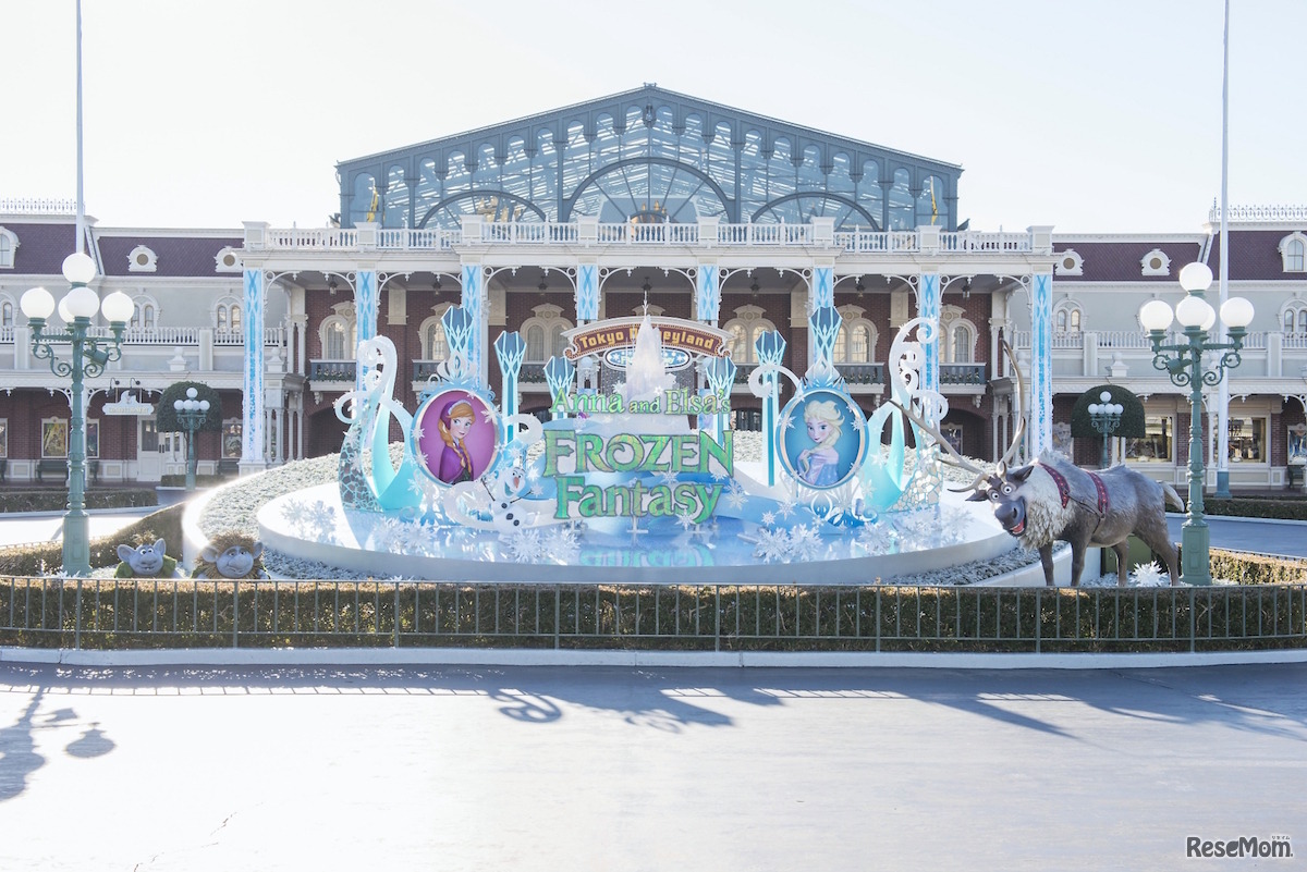 エントランスのデコレーション※イメージ　(c) Disney