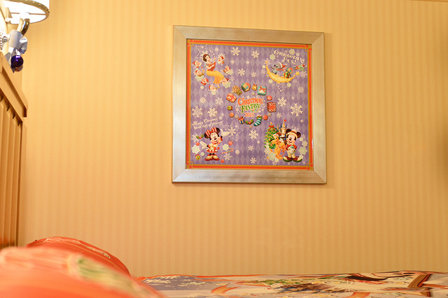 「クリスマス・ファンタジー」デコレーション客室 (c) Disney