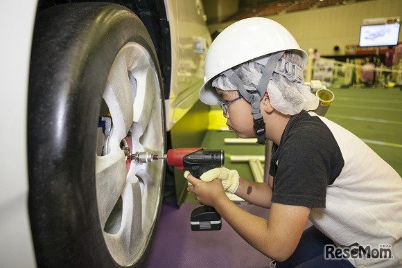 タイヤ組付け体験
