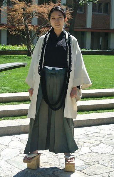 近畿大学応援部、史上初の女子団長が伝統の舞…生駒祭で披露