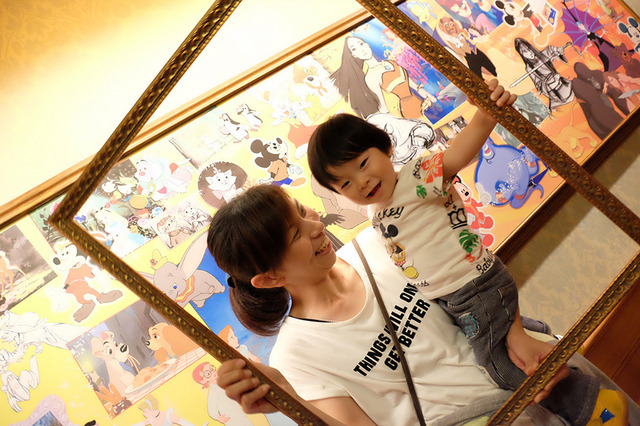 ディズニーギャラリーでのカメラマン撮影写真 (c) Disney