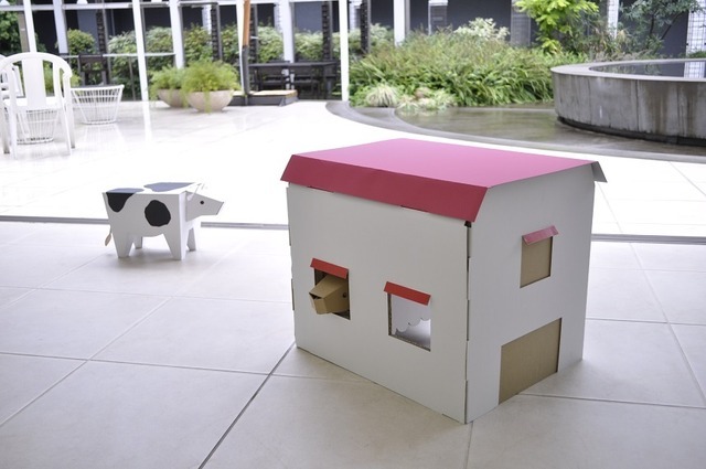 使わないときにイスはデスクに収納できる