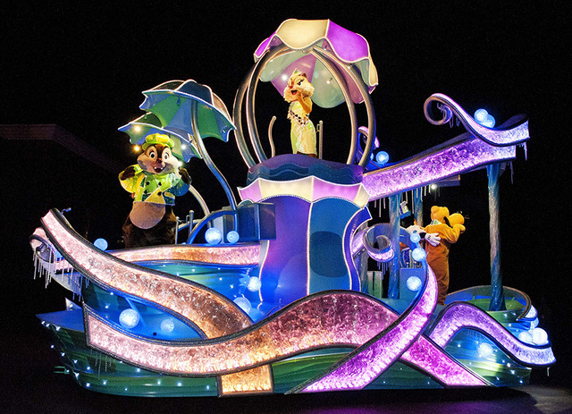 パレード「ナイトフォール・グロウ」 (c) Disney