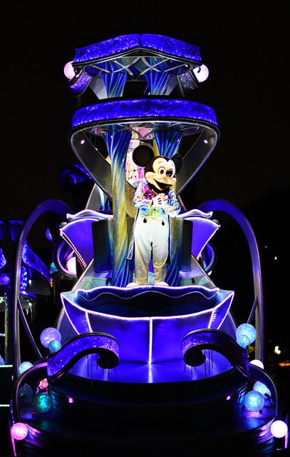 パレード「ナイトフォール・グロウ」 (c) Disney
