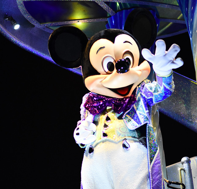 パレード「ナイトフォール・グロウ」 (c) Disney