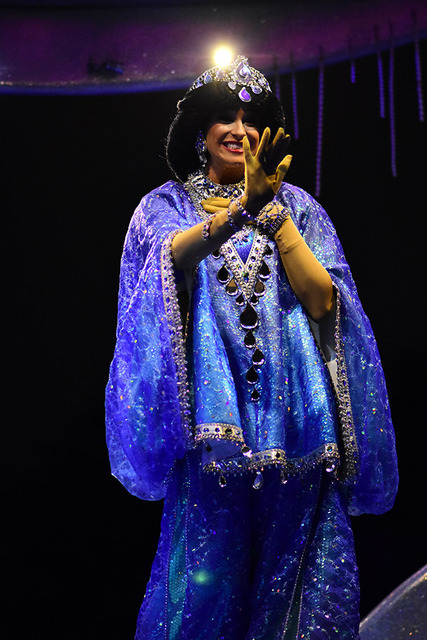 パレード「ナイトフォール・グロウ」 (c) Disney