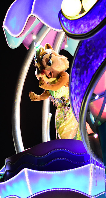 パレード「ナイトフォール・グロウ」 (c) Disney