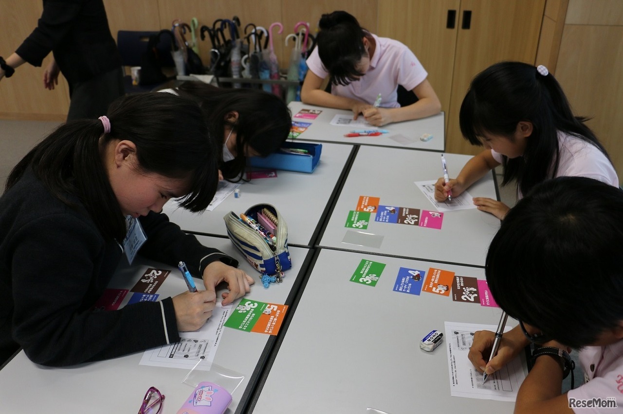 「LINE Fukuoka／LINE」のワークショップではスタンプを制作する