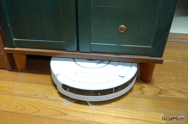 普段掃除をしないこんな隙間にも入り込んでくれる