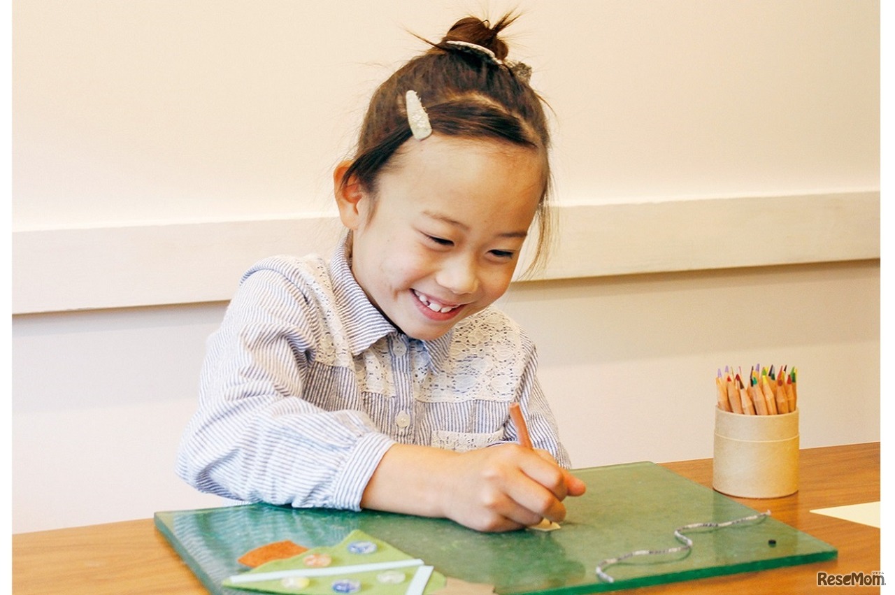 12月は「サンタクロースへ伝えよう！メッセージ入りツリーづくり」