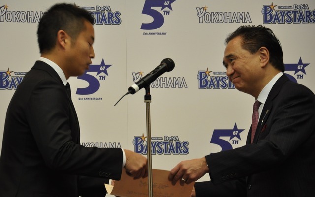 横浜DeNAベイスターズ、神奈川県の子供達にベースボールキャップを配布