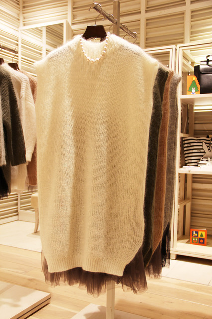 サクラのニットワンピース（3万9,000円）