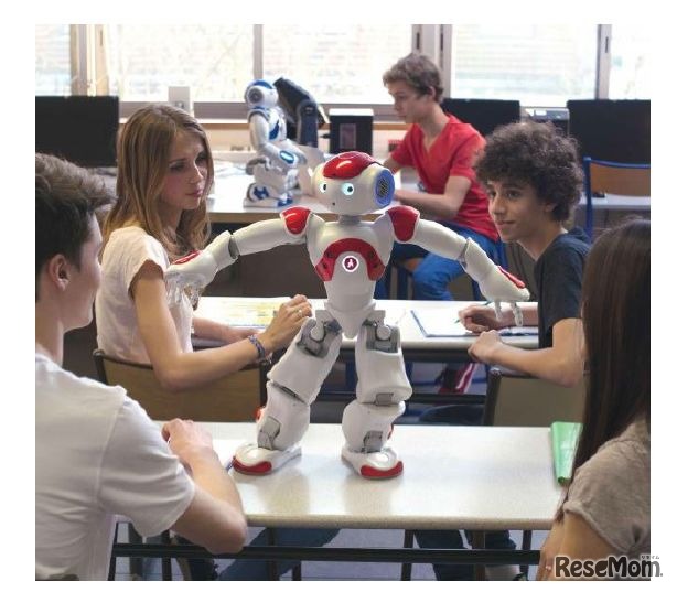 ヒューマノイドロボットNAO