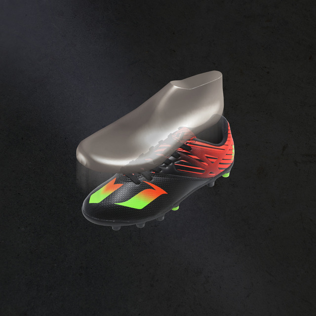 アディダス、こども向けフットボールスパイク発売