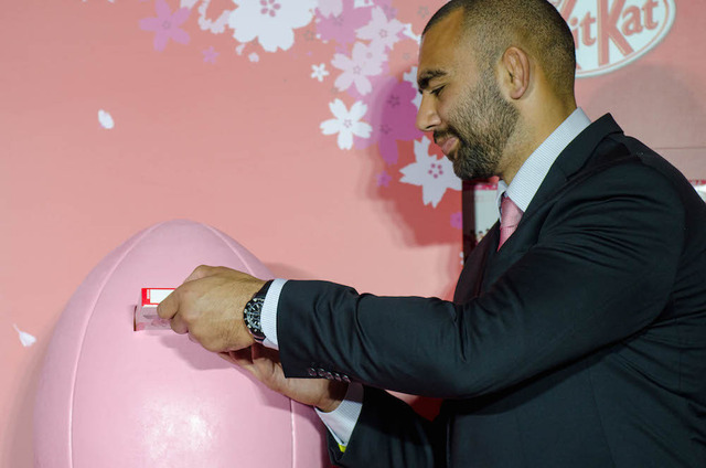 「キットメール」2016年版販売開始セレモニーに登壇したリーチ マイケル（2015年12月10日）